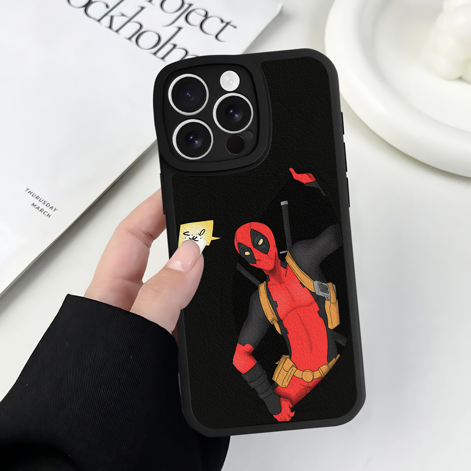 （画像用） Deadpool デッドプール 【iPhone 16シリーズ対応】シリコンスマホケース（レザー調） 材質：シリコン
